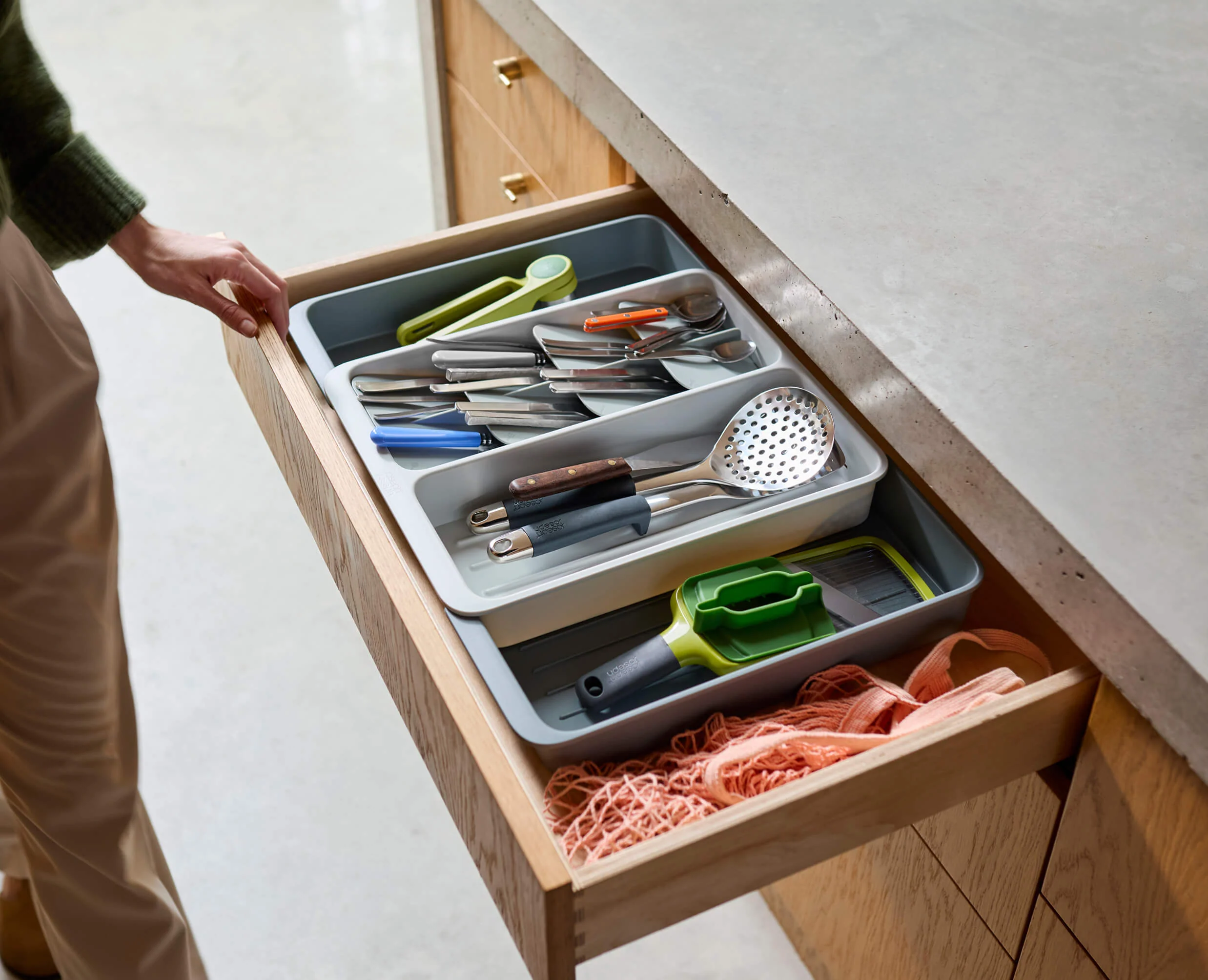 DrawerStore™ Expanding Tiered Cutlery, Utensil & Gadget Organizer - Image 4