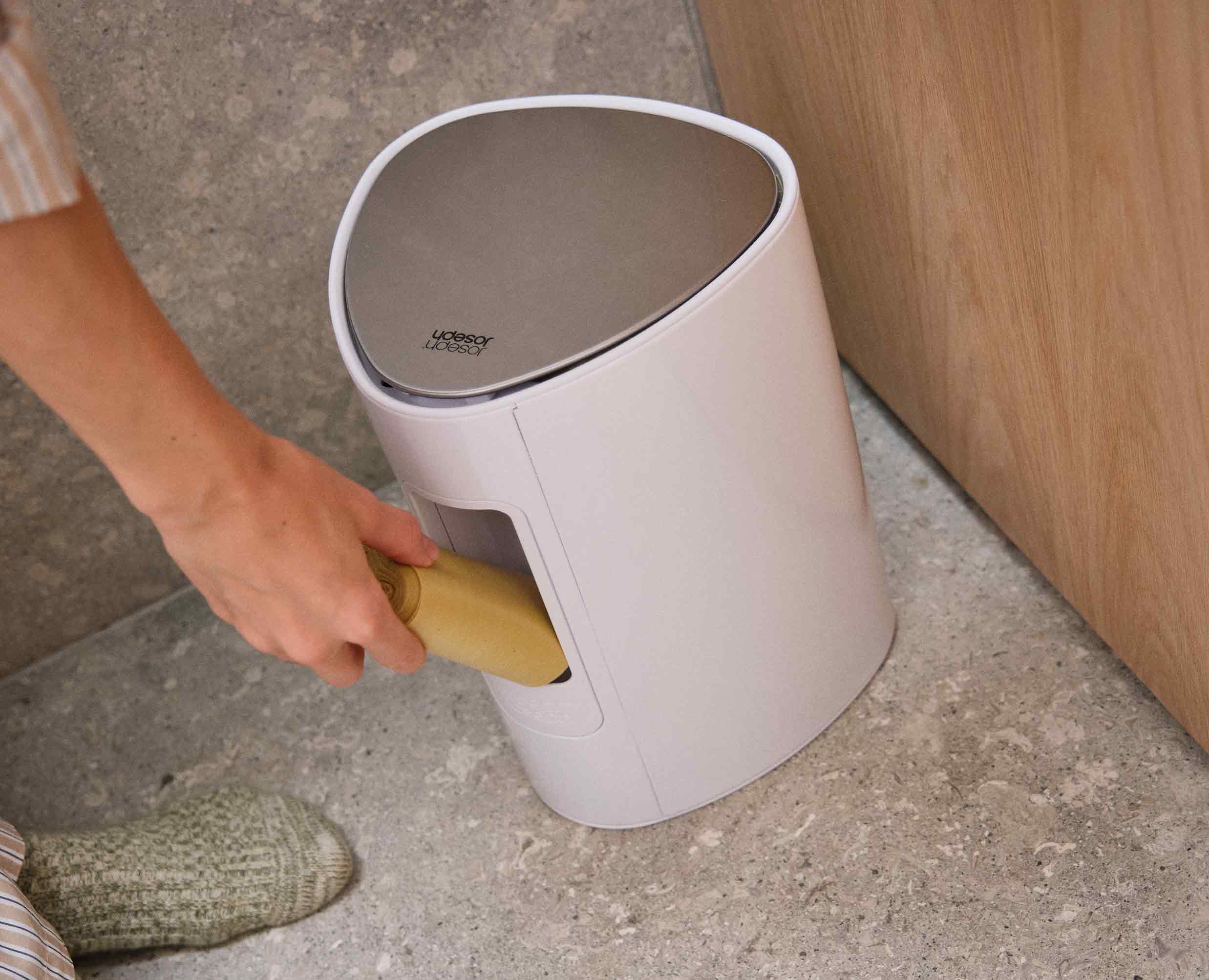 EasyStore™ 5L Gloss White Bathroom Pedal Trash Can - Image 5