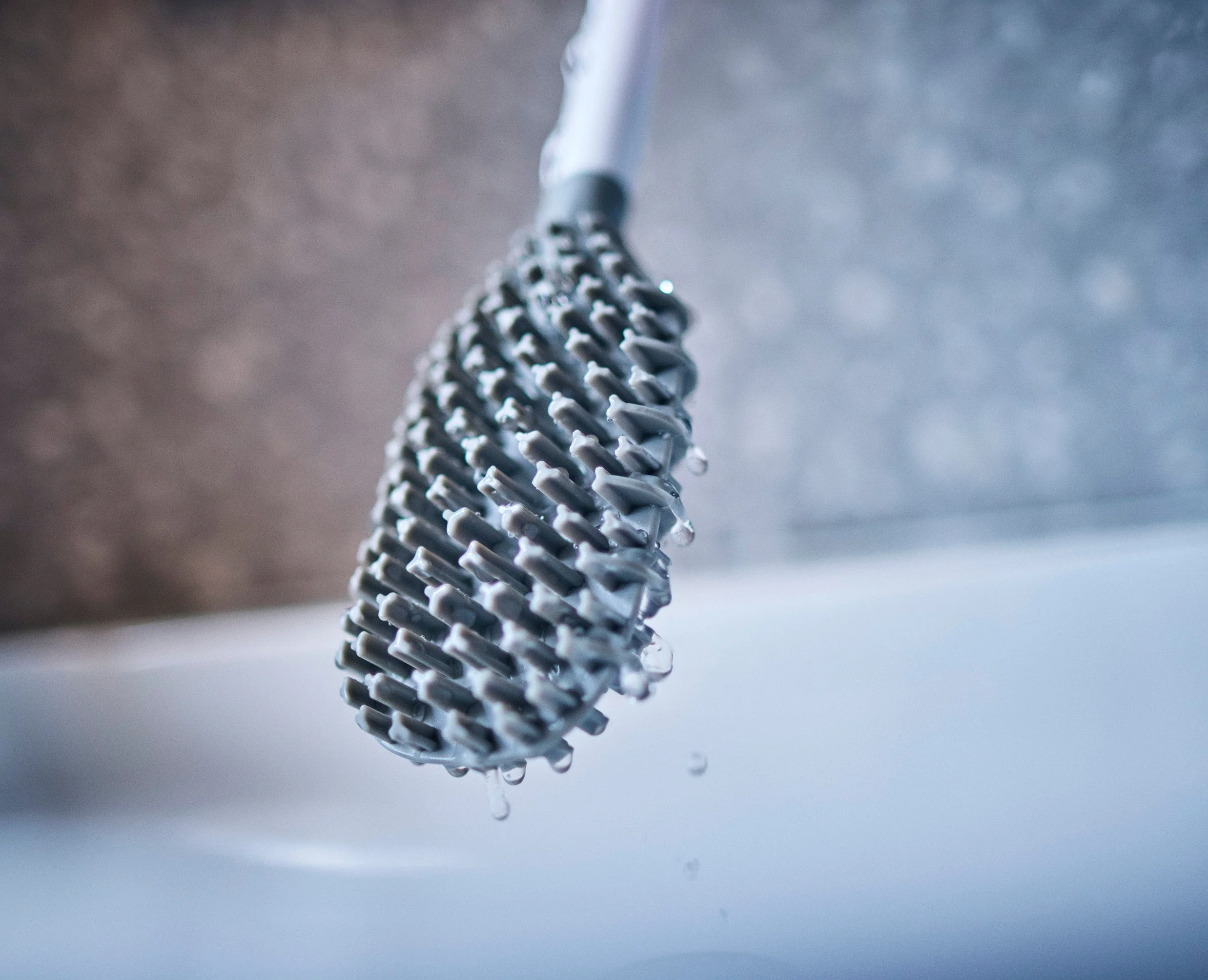 Flex™ TriBlade Pack of 2 Gray Replacement Toilet Brush Heads - Image 2