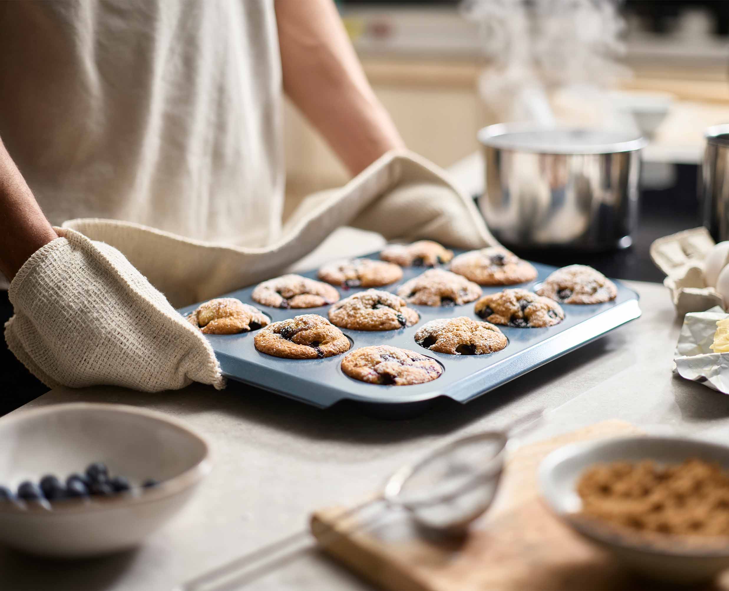 Nest™ Bake Non-Stick 12 Cup Blue Muffin Pan - Image 3