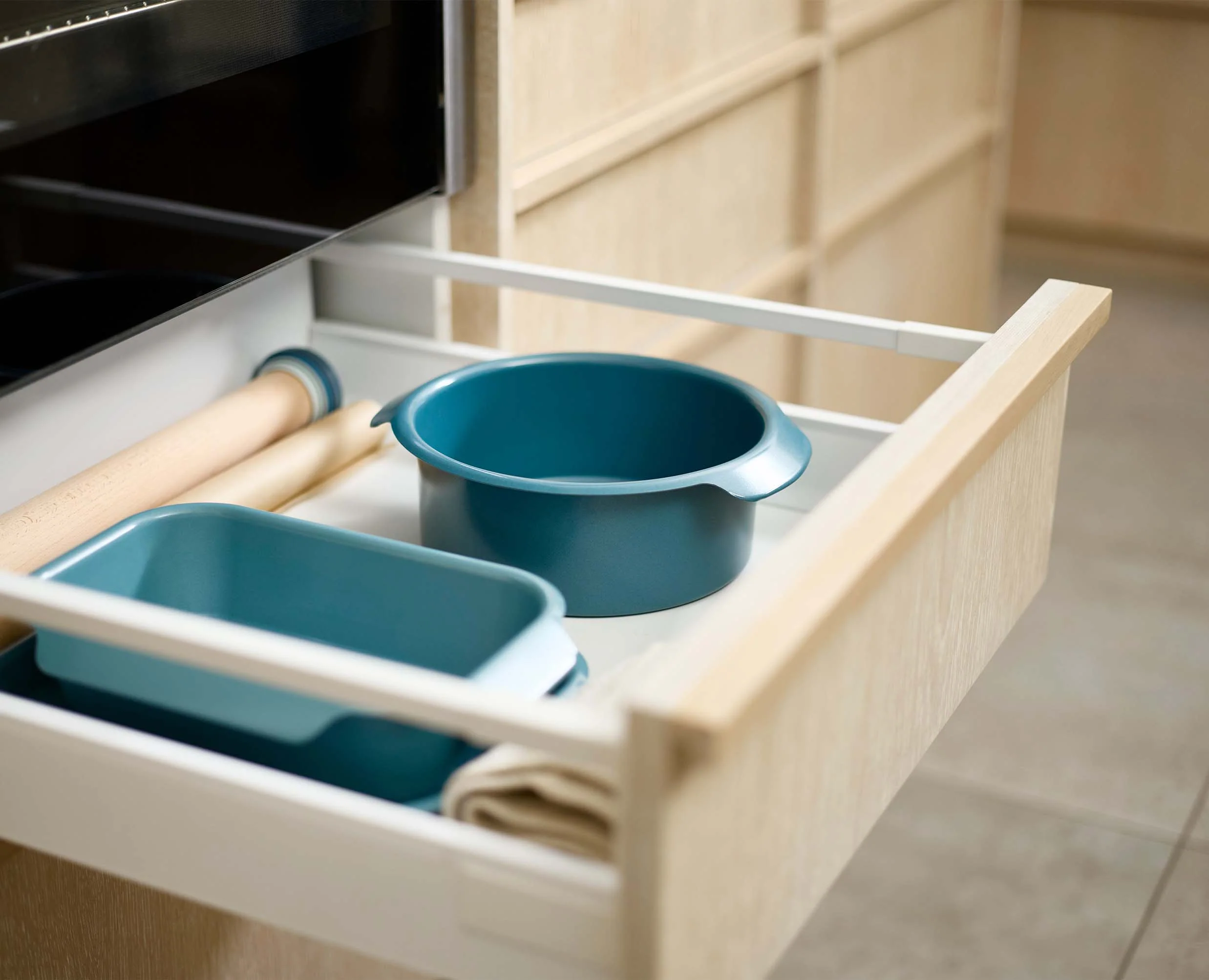 Nest™ Bake Non-Stick 8" Blue Round Cake Pan - Image 3