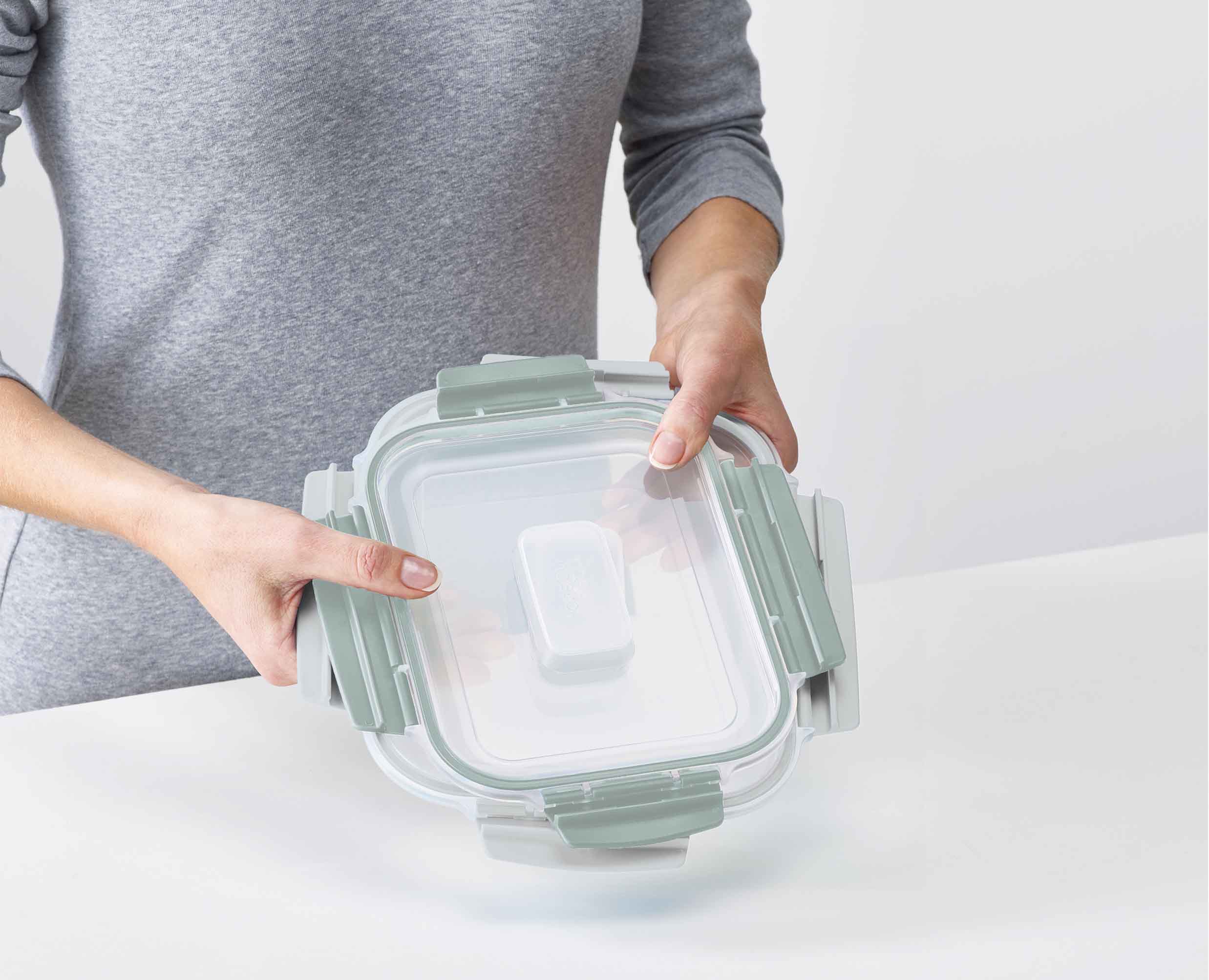 Nest™ Lock 10-piece Green Food Container Set - Editions - Image 6