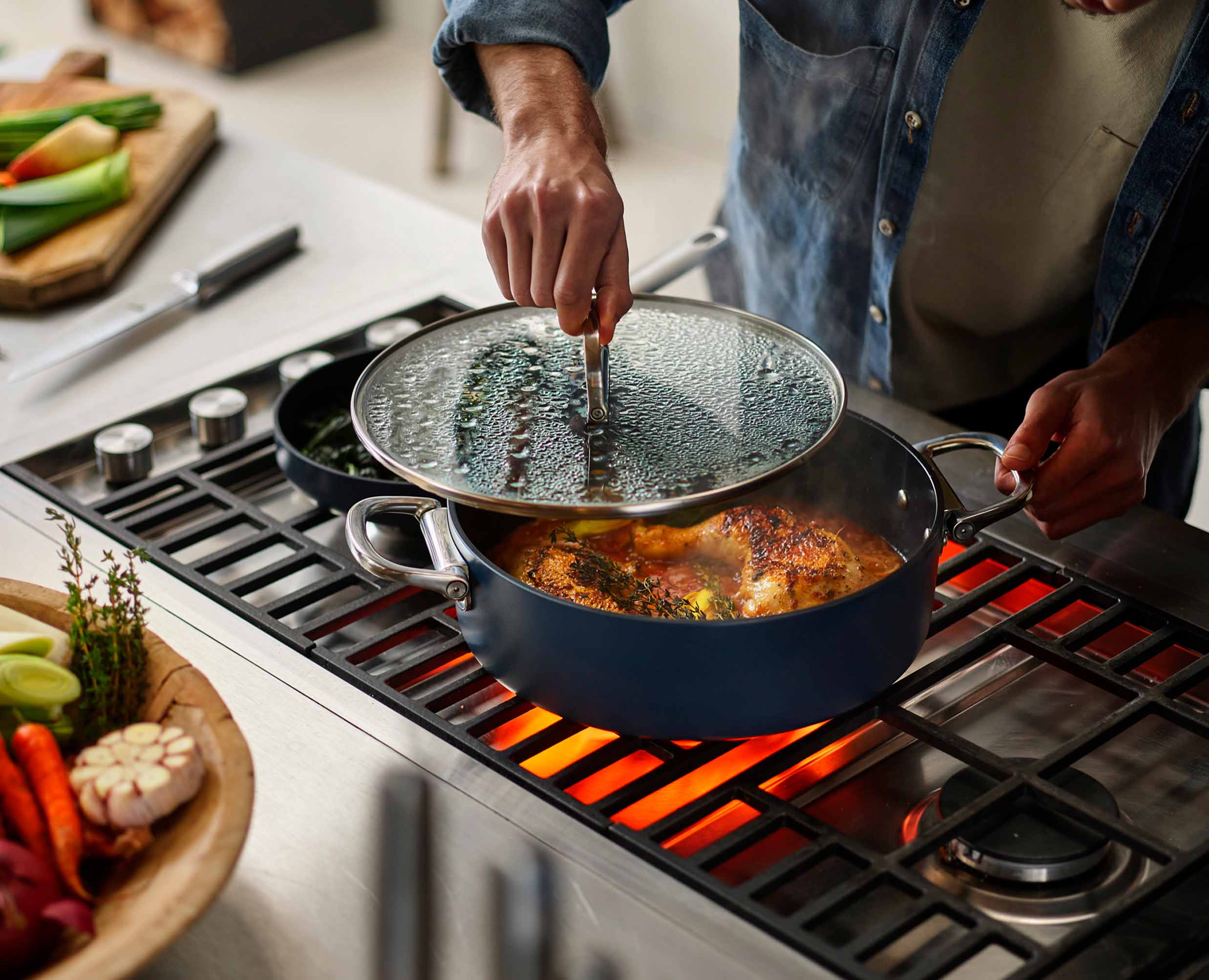 Space Folding Handle Ceramic Non-stick 5 Qt. Blue Shallow Casserole Pan & Lid - Image 3