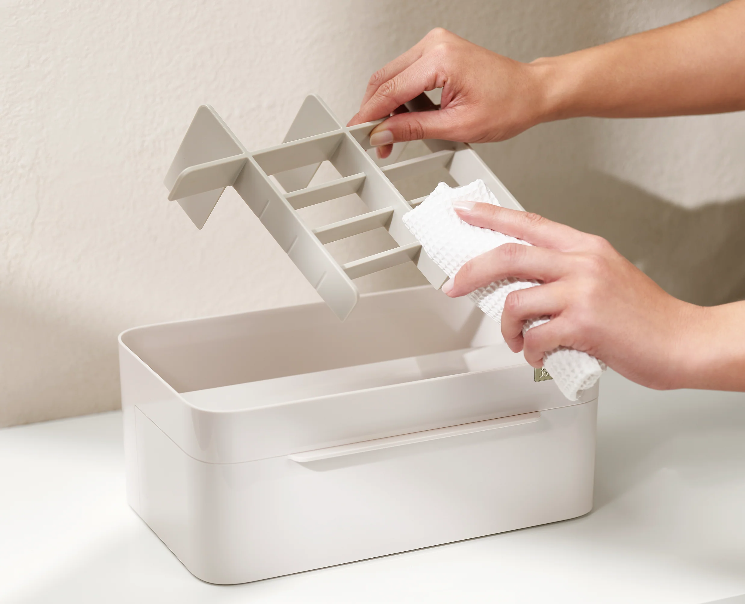Viva Large Cosmetic Organizer with Removable Mirror - Image 8